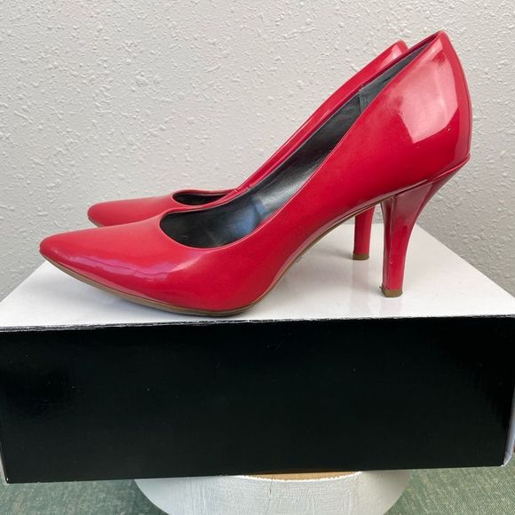 Alfani StepnFlex Red Heels Size 8M - Picture 3 of 10